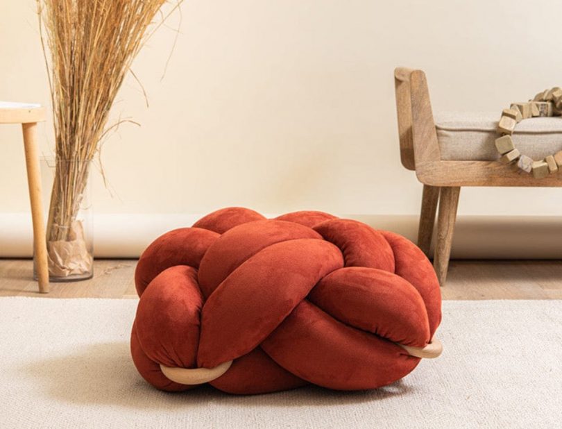 knot cushion