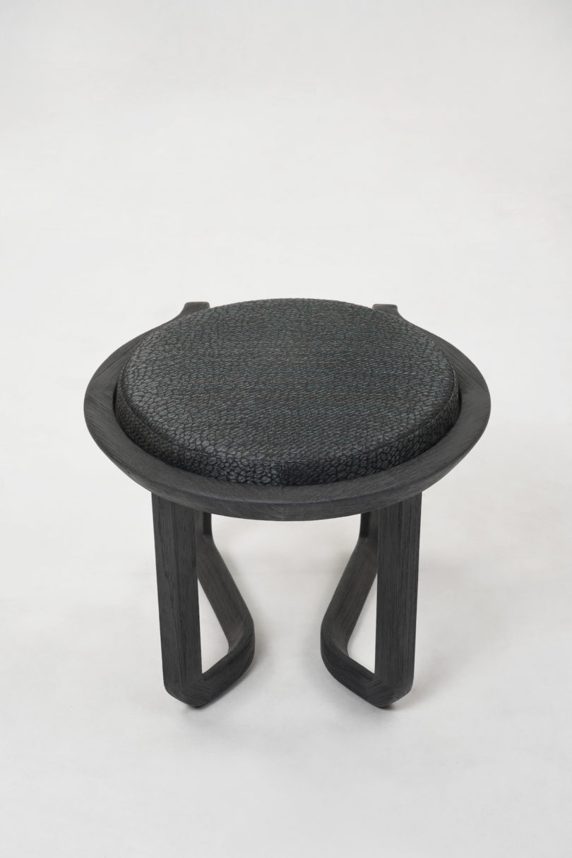 Akar Stool in SNAKE EMERAUDE by Metaphores